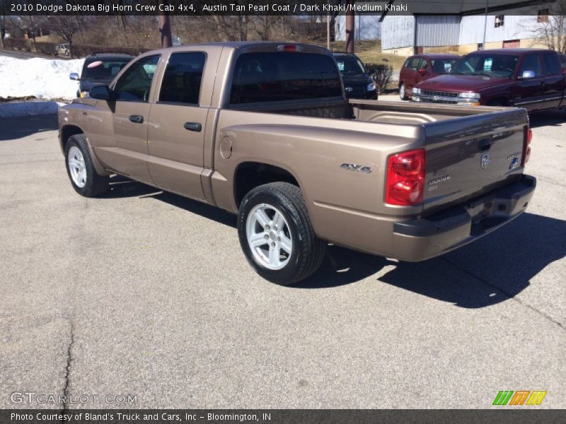 Austin Tan Pearl Coat / Dark Khaki/Medium Khaki 2010 Dodge Dakota Big Horn Crew Cab 4x4