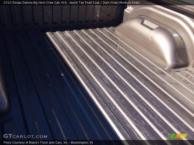 Austin Tan Pearl Coat / Dark Khaki/Medium Khaki 2010 Dodge Dakota Big Horn Crew Cab 4x4