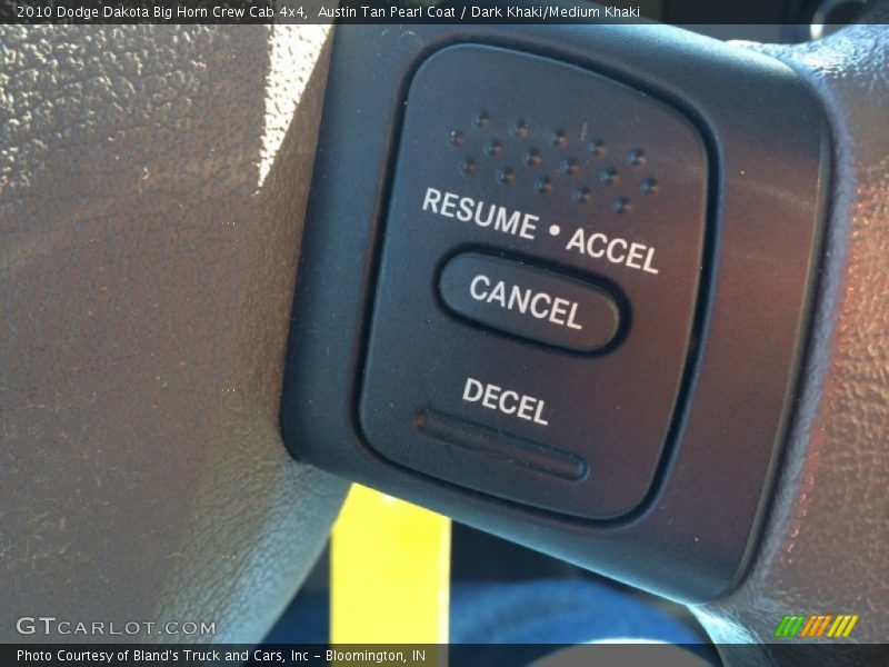 Austin Tan Pearl Coat / Dark Khaki/Medium Khaki 2010 Dodge Dakota Big Horn Crew Cab 4x4