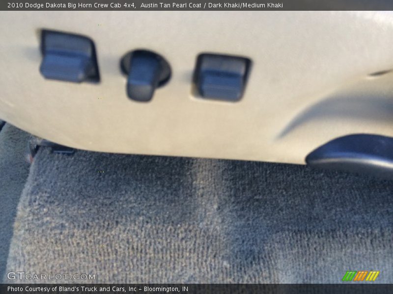 Austin Tan Pearl Coat / Dark Khaki/Medium Khaki 2010 Dodge Dakota Big Horn Crew Cab 4x4