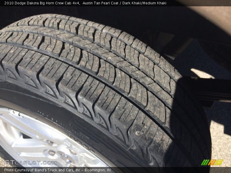 Austin Tan Pearl Coat / Dark Khaki/Medium Khaki 2010 Dodge Dakota Big Horn Crew Cab 4x4