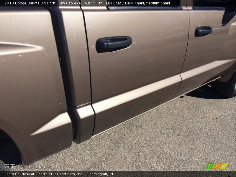 Austin Tan Pearl Coat / Dark Khaki/Medium Khaki 2010 Dodge Dakota Big Horn Crew Cab 4x4