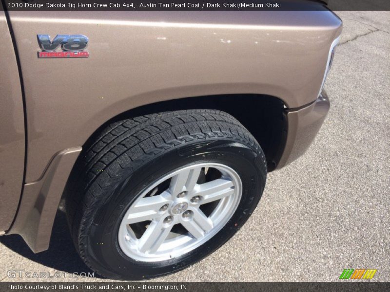 Austin Tan Pearl Coat / Dark Khaki/Medium Khaki 2010 Dodge Dakota Big Horn Crew Cab 4x4
