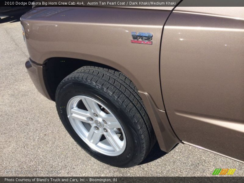 Austin Tan Pearl Coat / Dark Khaki/Medium Khaki 2010 Dodge Dakota Big Horn Crew Cab 4x4