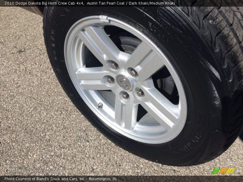 Austin Tan Pearl Coat / Dark Khaki/Medium Khaki 2010 Dodge Dakota Big Horn Crew Cab 4x4