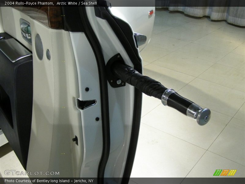 Arctic White / Sea Shell 2004 Rolls-Royce Phantom