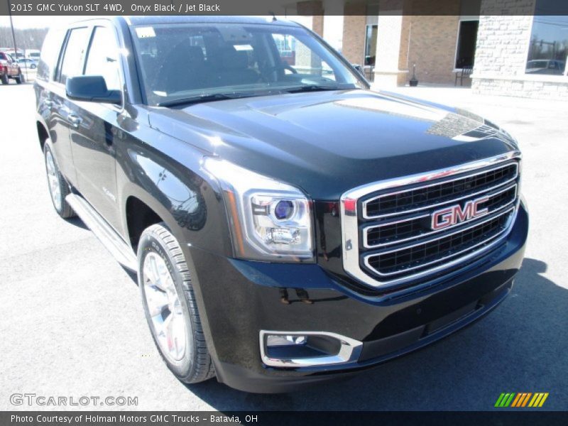 Front 3/4 View of 2015 Yukon SLT 4WD