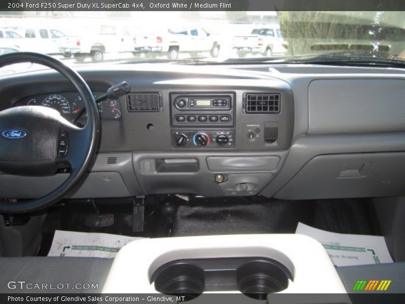 Oxford White / Medium Flint 2004 Ford F250 Super Duty XL SuperCab 4x4