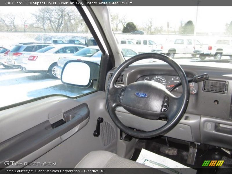 Oxford White / Medium Flint 2004 Ford F250 Super Duty XL SuperCab 4x4