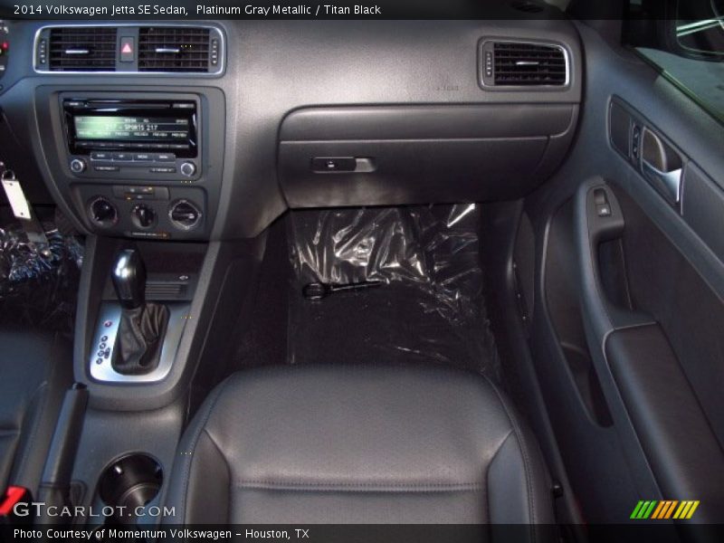Platinum Gray Metallic / Titan Black 2014 Volkswagen Jetta SE Sedan