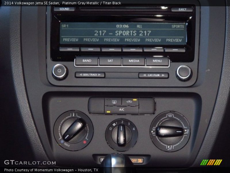 Platinum Gray Metallic / Titan Black 2014 Volkswagen Jetta SE Sedan