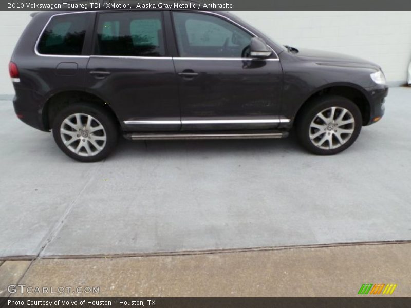 Alaska Gray Metallic / Anthracite 2010 Volkswagen Touareg TDI 4XMotion