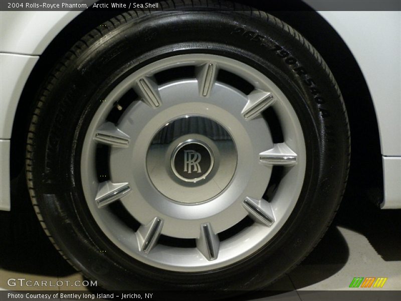 Arctic White / Sea Shell 2004 Rolls-Royce Phantom