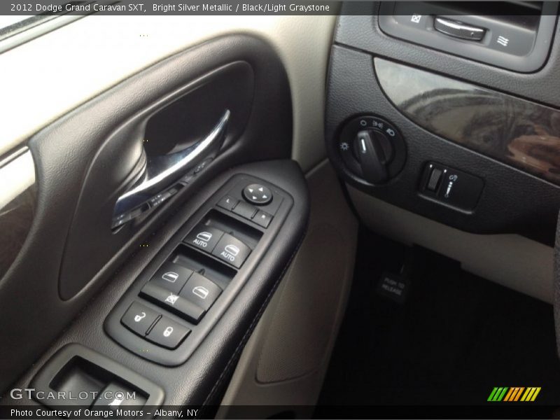 Bright Silver Metallic / Black/Light Graystone 2012 Dodge Grand Caravan SXT