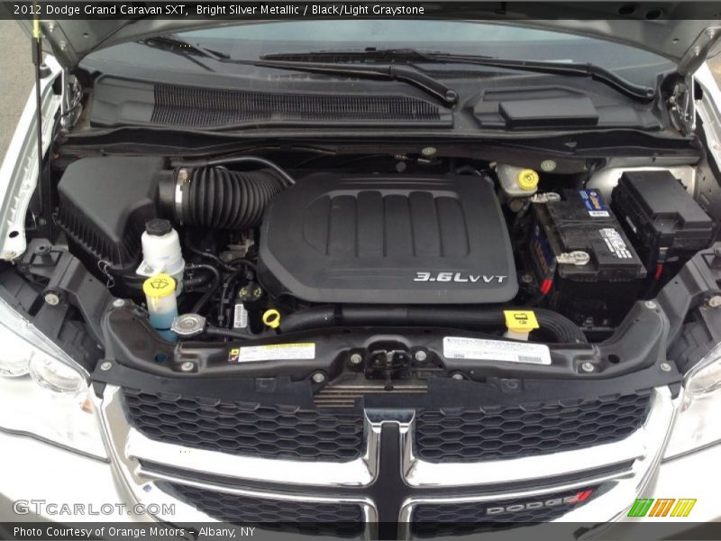 Bright Silver Metallic / Black/Light Graystone 2012 Dodge Grand Caravan SXT