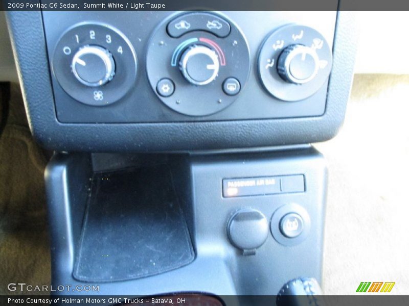 Summit White / Light Taupe 2009 Pontiac G6 Sedan