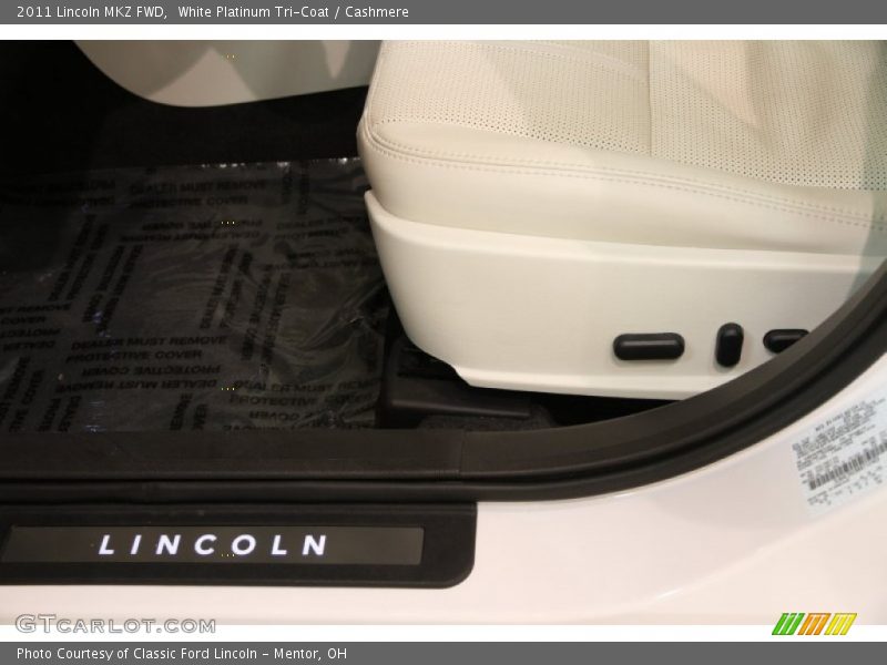 White Platinum Tri-Coat / Cashmere 2011 Lincoln MKZ FWD