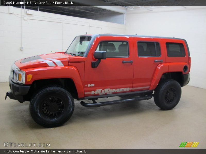 Front 3/4 View of 2006 H3 