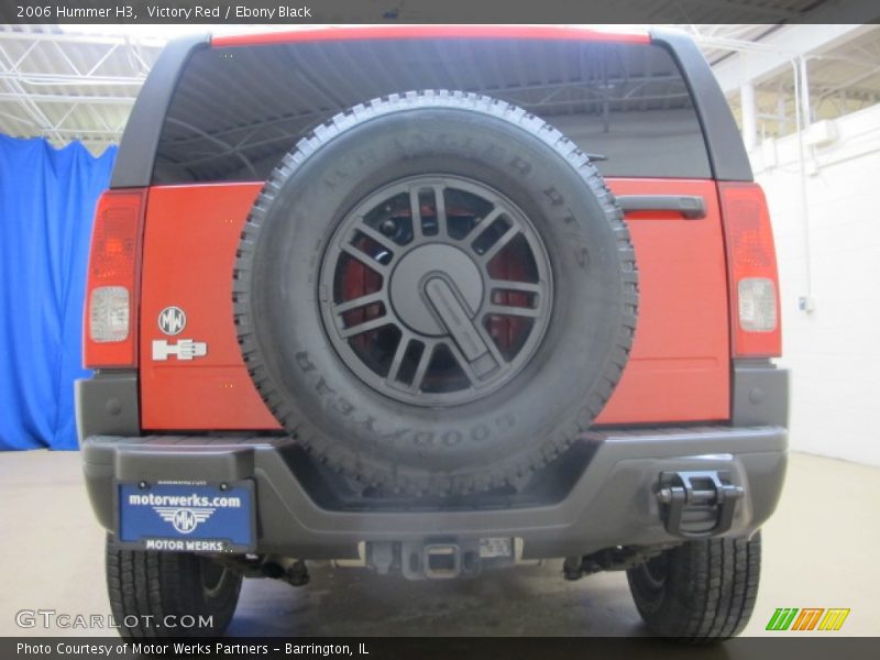 Victory Red / Ebony Black 2006 Hummer H3