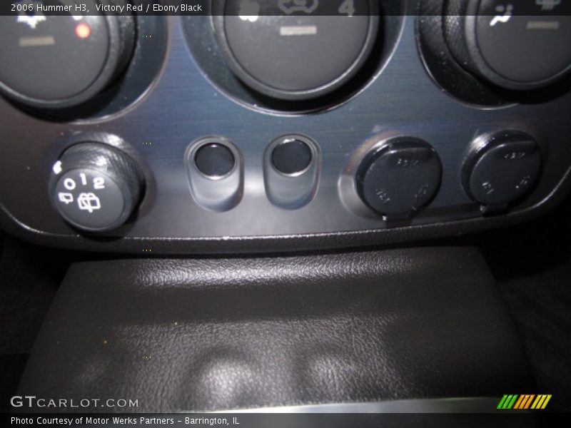 Victory Red / Ebony Black 2006 Hummer H3