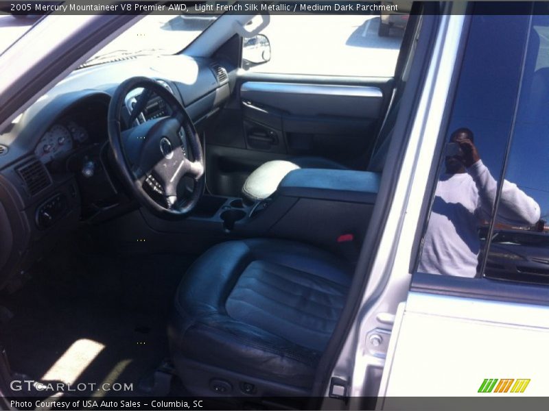 Light French Silk Metallic / Medium Dark Parchment 2005 Mercury Mountaineer V8 Premier AWD