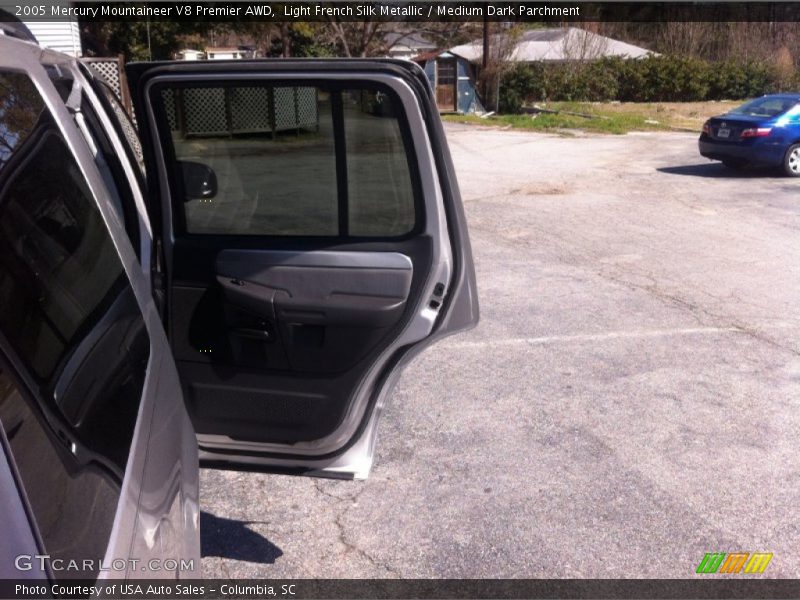 Light French Silk Metallic / Medium Dark Parchment 2005 Mercury Mountaineer V8 Premier AWD