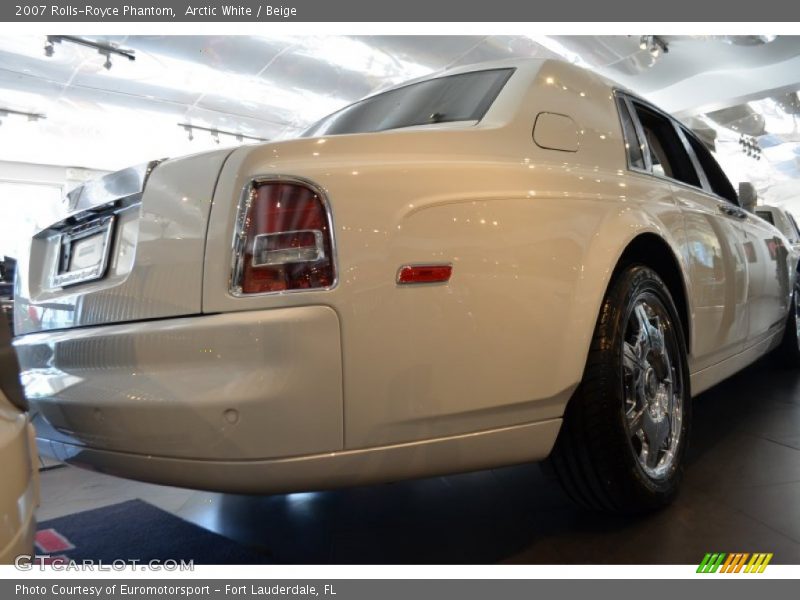 Arctic White / Beige 2007 Rolls-Royce Phantom