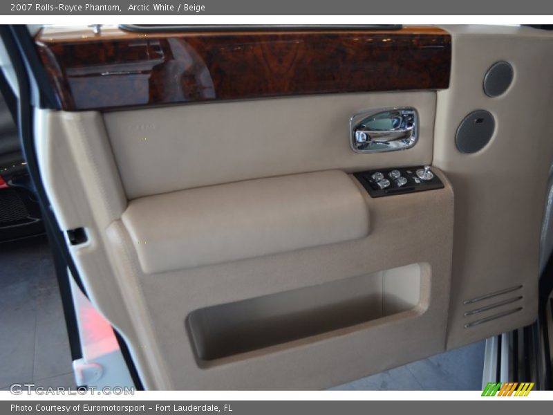 Arctic White / Beige 2007 Rolls-Royce Phantom