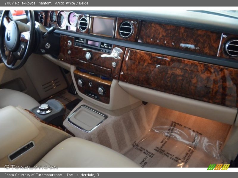 Arctic White / Beige 2007 Rolls-Royce Phantom