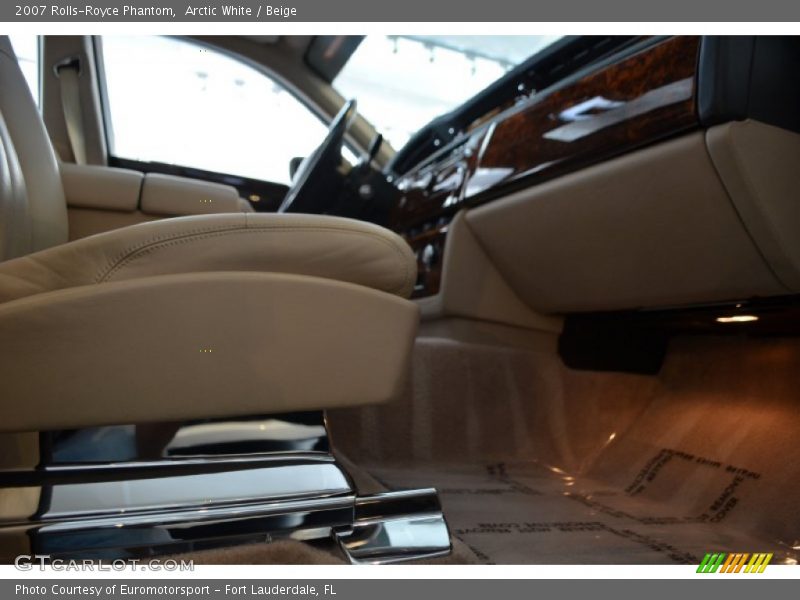Arctic White / Beige 2007 Rolls-Royce Phantom