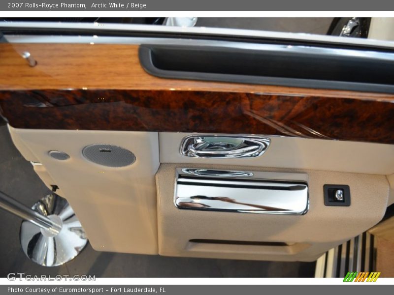 Arctic White / Beige 2007 Rolls-Royce Phantom