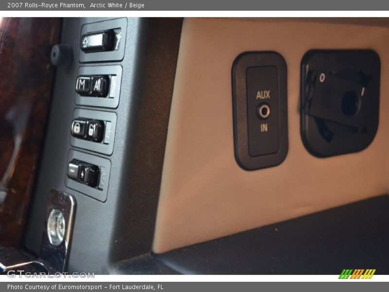 Arctic White / Beige 2007 Rolls-Royce Phantom