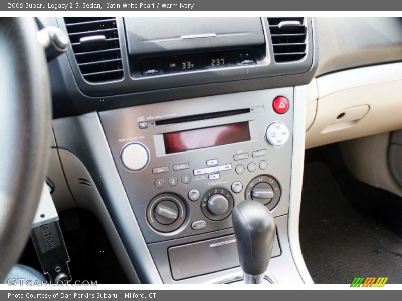 Satin White Pearl / Warm Ivory 2009 Subaru Legacy 2.5i Sedan