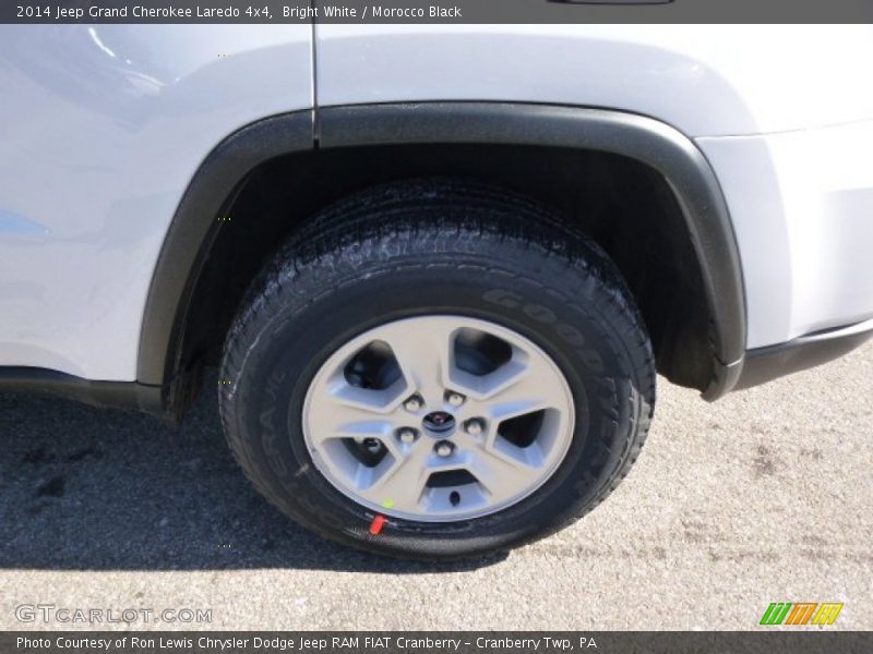 Bright White / Morocco Black 2014 Jeep Grand Cherokee Laredo 4x4