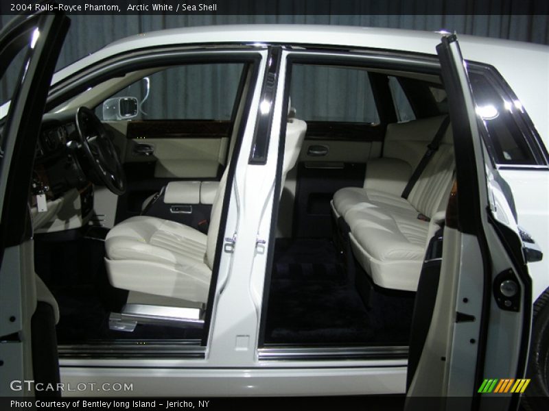 Arctic White / Sea Shell 2004 Rolls-Royce Phantom