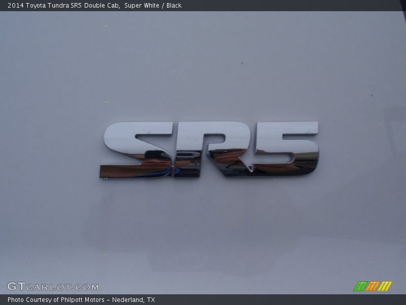 Super White / Black 2014 Toyota Tundra SR5 Double Cab