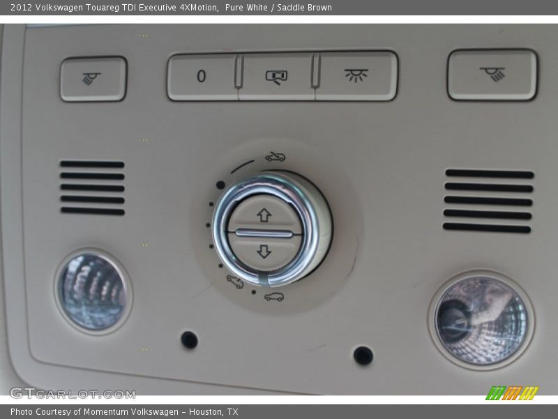 Controls of 2012 Touareg TDI Executive 4XMotion