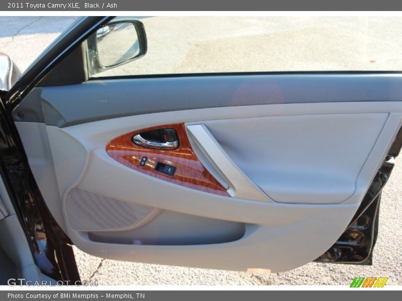 Black / Ash 2011 Toyota Camry XLE