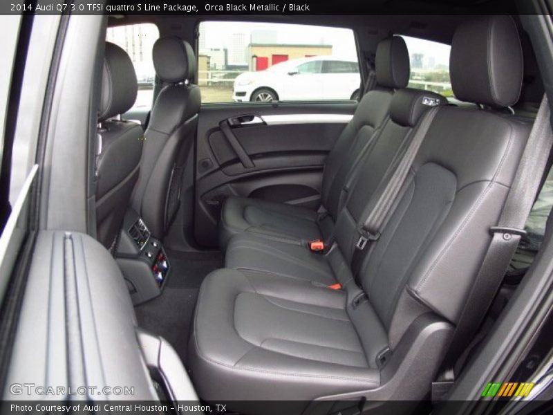 Rear Seat of 2014 Q7 3.0 TFSI quattro S Line Package