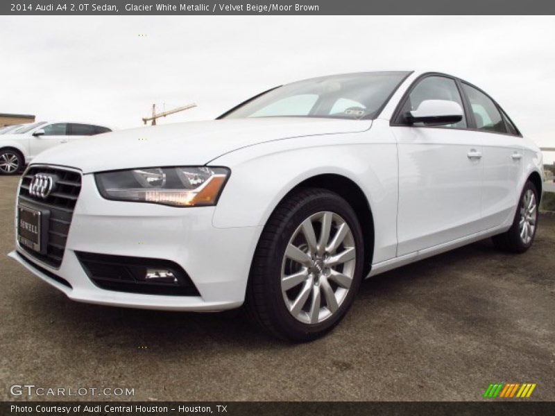 Front 3/4 View of 2014 A4 2.0T Sedan