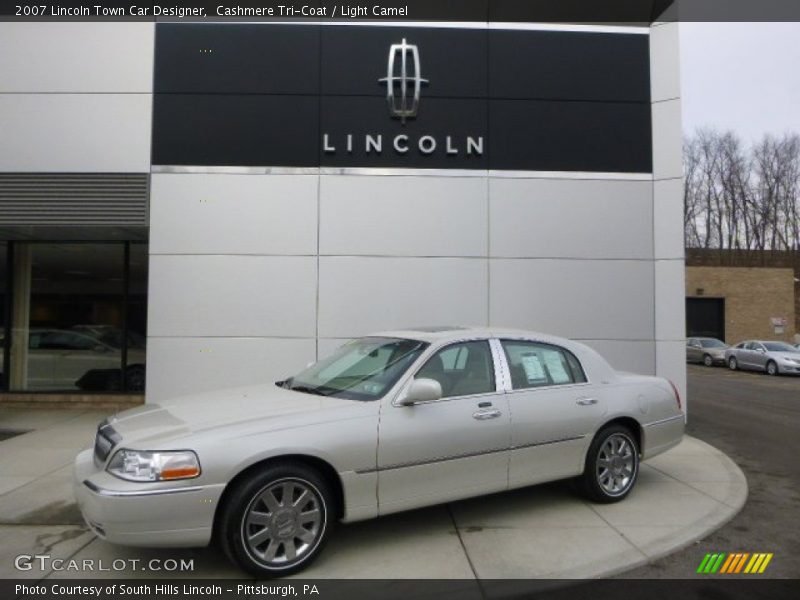 Cashmere Tri-Coat / Light Camel 2007 Lincoln Town Car Designer