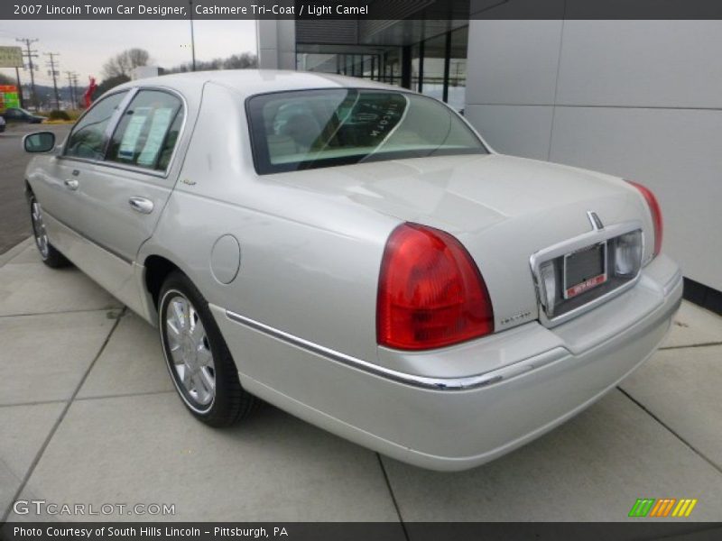 Cashmere Tri-Coat / Light Camel 2007 Lincoln Town Car Designer