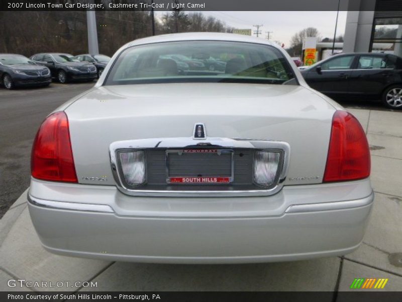 Cashmere Tri-Coat / Light Camel 2007 Lincoln Town Car Designer