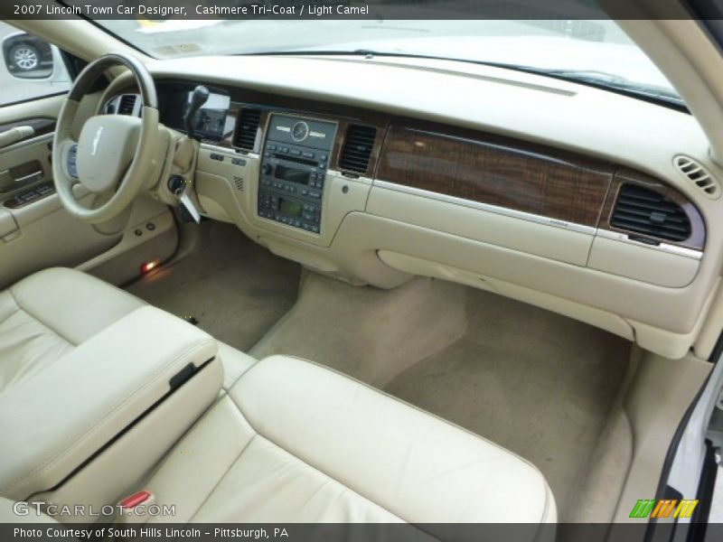 Cashmere Tri-Coat / Light Camel 2007 Lincoln Town Car Designer