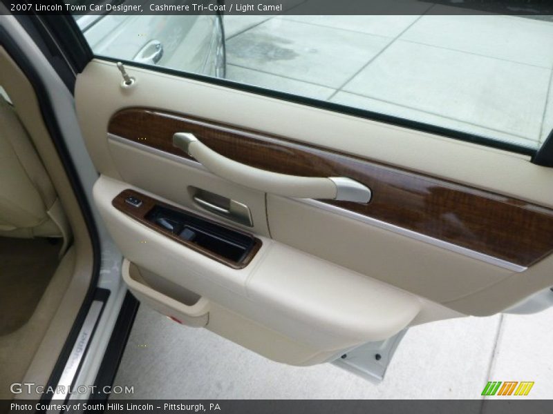 Cashmere Tri-Coat / Light Camel 2007 Lincoln Town Car Designer