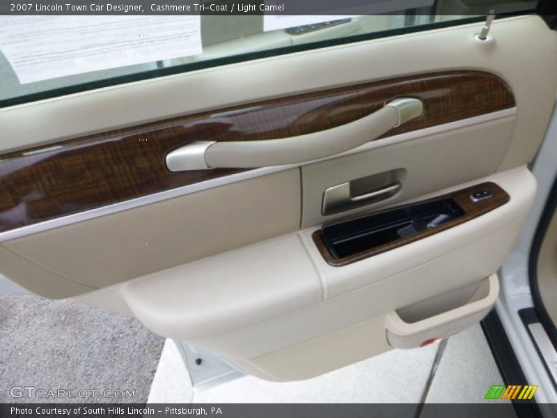 Cashmere Tri-Coat / Light Camel 2007 Lincoln Town Car Designer