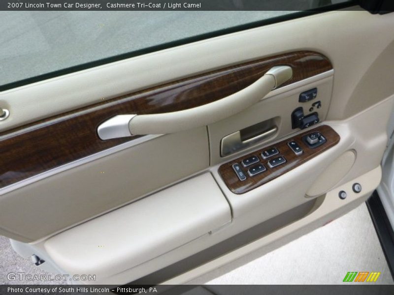 Cashmere Tri-Coat / Light Camel 2007 Lincoln Town Car Designer