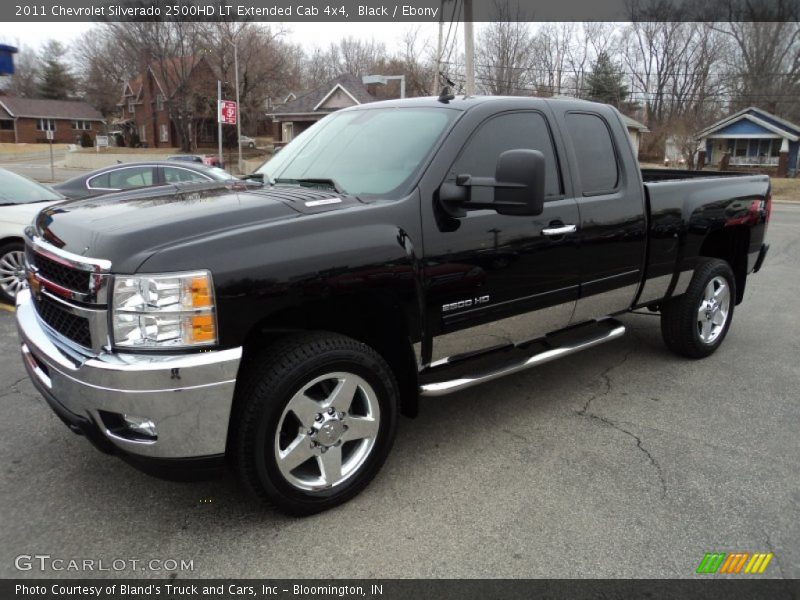 Front 3/4 View of 2011 Silverado 2500HD LT Extended Cab 4x4