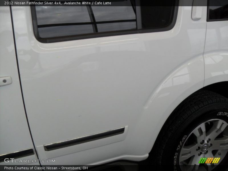 Avalanche White / Cafe Latte 2012 Nissan Pathfinder Silver 4x4