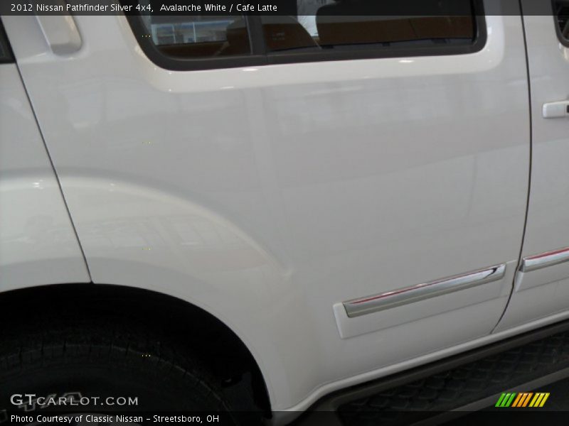 Avalanche White / Cafe Latte 2012 Nissan Pathfinder Silver 4x4